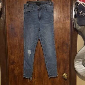 Light Wash Women's Skinny Jeans with Distressed Knee